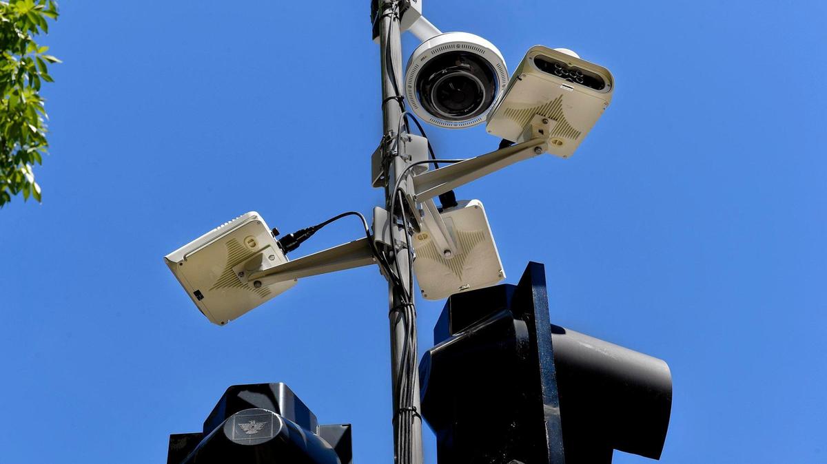 License plate readers have been installed at the intersection of 55th Street and State Line in Mission Hills.