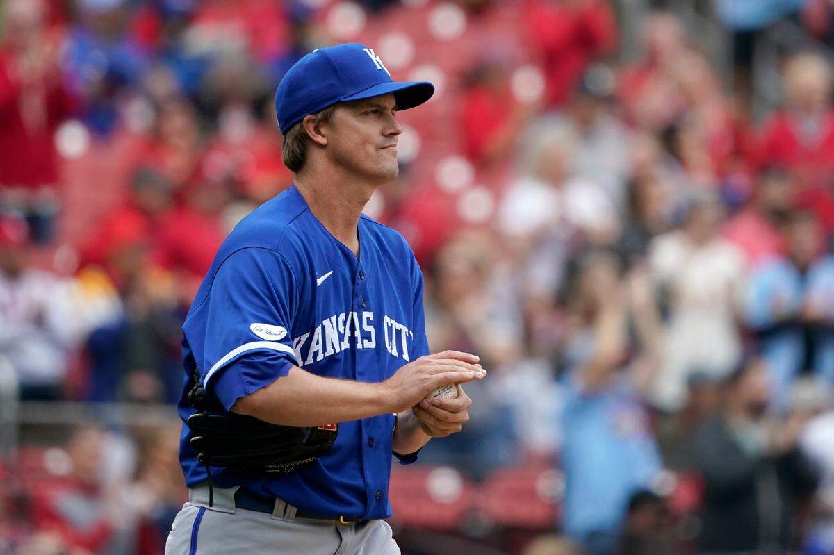 Royals pitcher Zack Greinke rubs up a new ball after allowing a solo home run to St. Louis’ Paul Goldschmidt during the first inning on May 2.