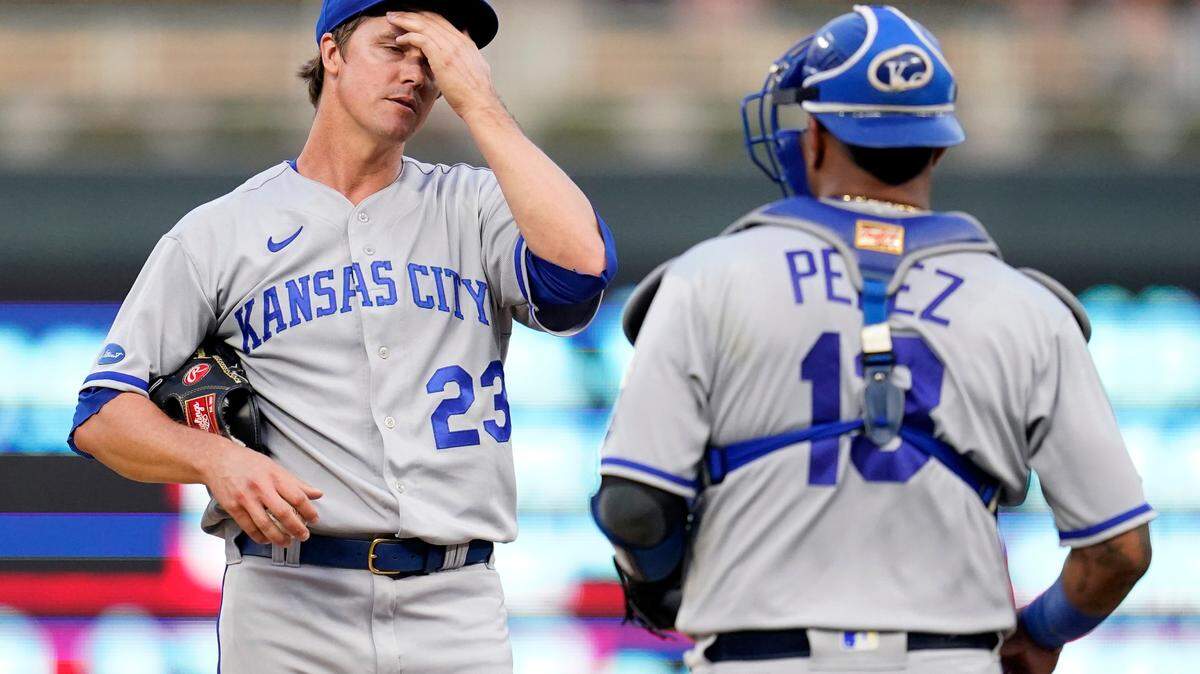 Kansas City Royals starting pitcher Zack Greinke, left, pauses as catcher Salvador Perez walks to the mound during the first inning of the team’s baseball game against the Minnesota Twins, Wednesday, Sept. 14, 2022, in Minneapolis. (AP Photo/Abbie Parr)