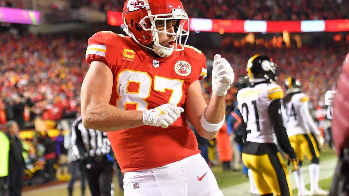 Travis Kelce does a little jig after scoring a touchdown against the Pittsburgh Steelers in the AFC Wild Card game on Jan.16, 2022, at Arrowhead Stadium.