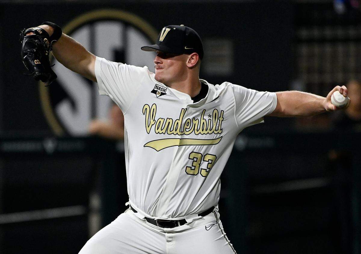Vanderbilt pitcher Hunter Owen (33) pitches against Oregon in the second inning of an NCAA college baseball tournament regional game Saturday, June 3, 2023, in Nashville, Tenn.