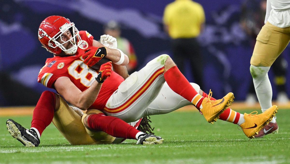 Kansas City Chiefs tight end Travis Kelce (87) comes down with a reception late in the fourth quarter against the San Francisco 49ers in Super Bowl LVIII, Sunday, Feb. 11, 2024, in Las Vegas.
