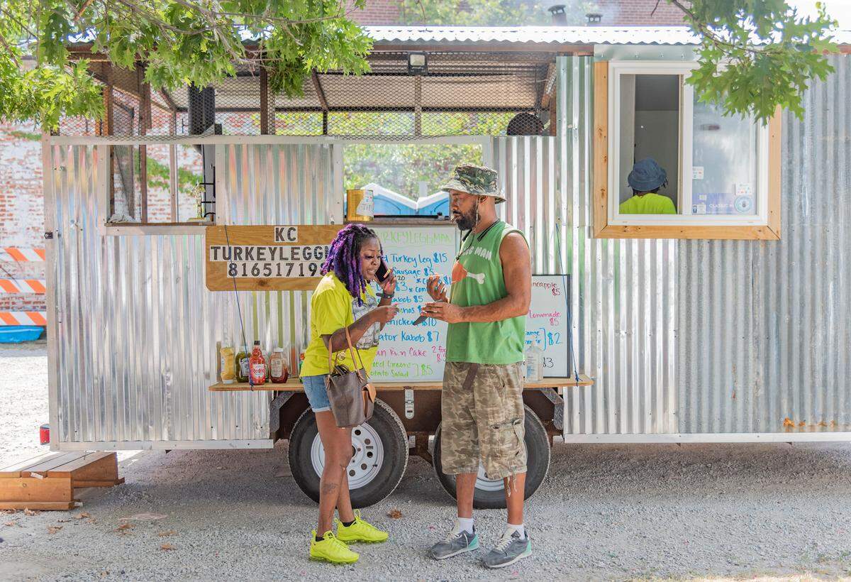 Matthew Montgomery talks with customer Tanika Davis in front of his “Turkey Leg Man” food truck at 816 Day. “We always have a great time, good food, good people, and great patronage,” Montgomery says.
