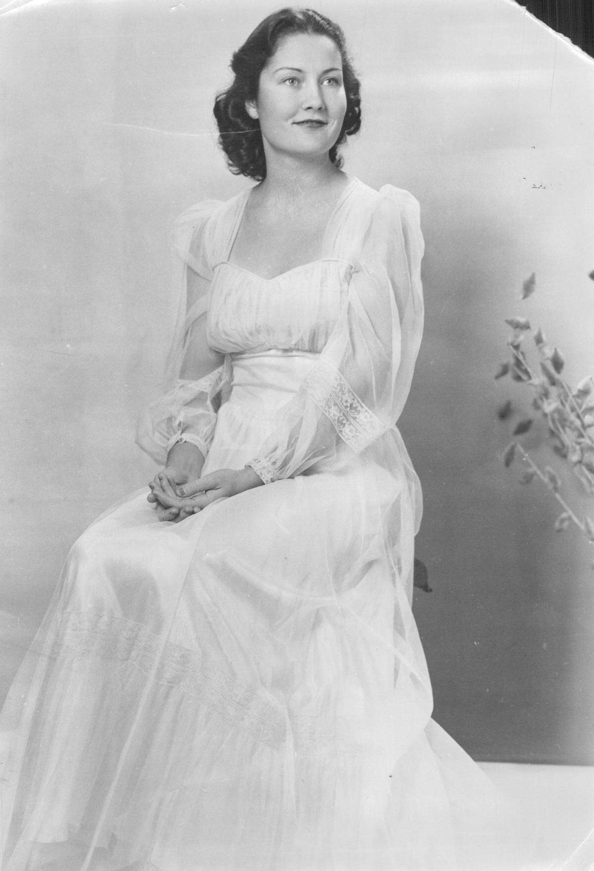 This is the last known photograph of Leila Welsh.