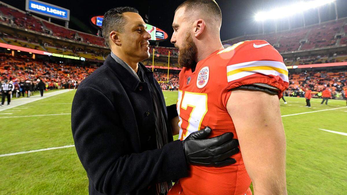 Former Kansas City Chiefs tight end Tony Gonzalez spoke with Chiefs tight end Travis Kelce before Thursday’s football game on December 13, 2018 at Arrowhead Stadium in Kansas City, Mo.