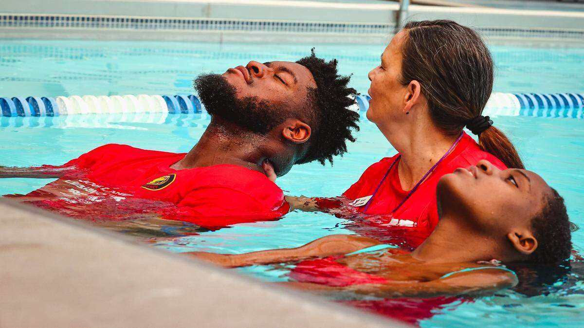 Kansas City Chiefs offensive lineman Trey Smith in the pool as part of the “Joe Delaney Learn To Swim Program.”