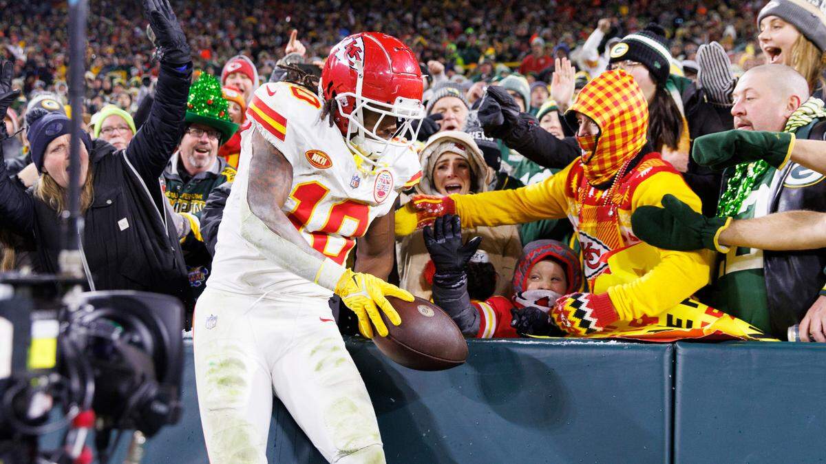 Chiefs running back Isiah Pacheco tries to celebrate with a Lambeau Leap after scoring a touchdown during Sunday night’s game at Lambeau Field in Green Bay, Wisconsin.
