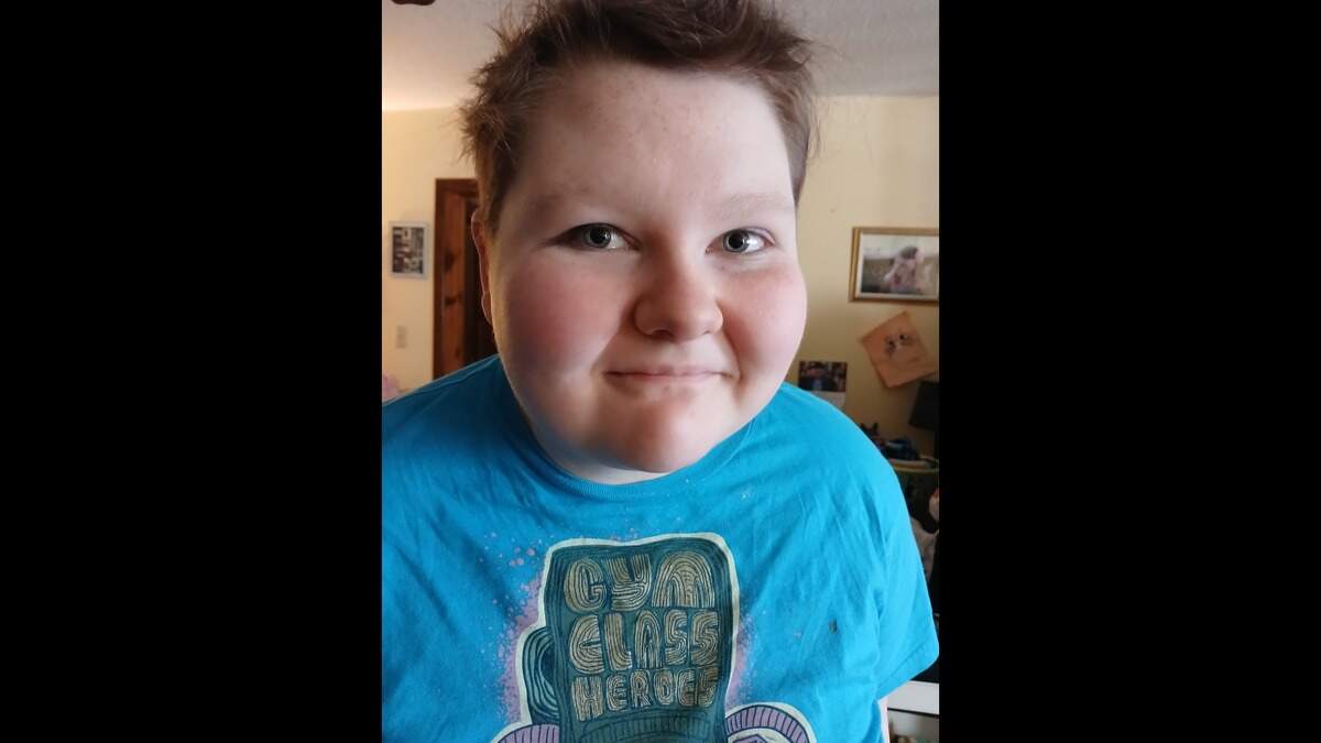 Piper Weeks in her Gym Class Heroes band shirt in February 2025. The Kansas resident died at age 19 of cancer in June 2026.