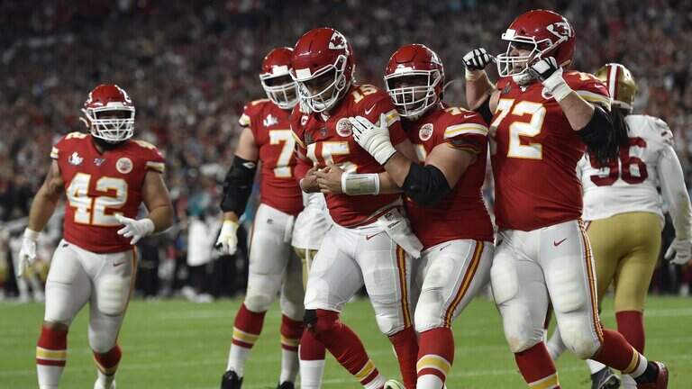 Chiefs squander late scoring opportunity and Super Bowl is tied 10-10 at halftime
