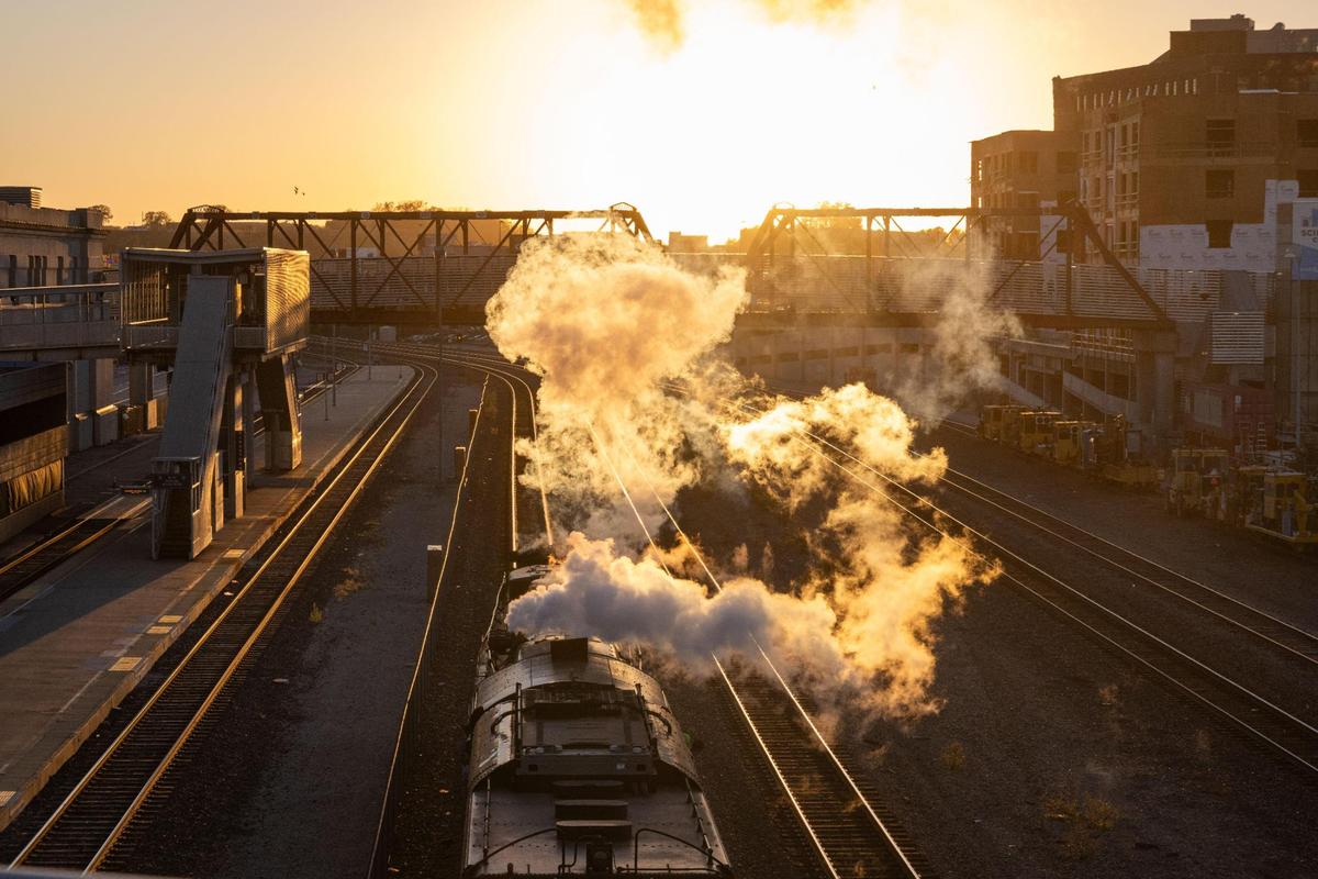 Union Pacific’s Big Boy, a 1.2 million-pound locomotive put into service in 1941, rolls into Kansas City on Tuesday, Oct. 15, 2024. Train enthusiasts line a pedestrian bridge at Union Station to watch the train arrive.