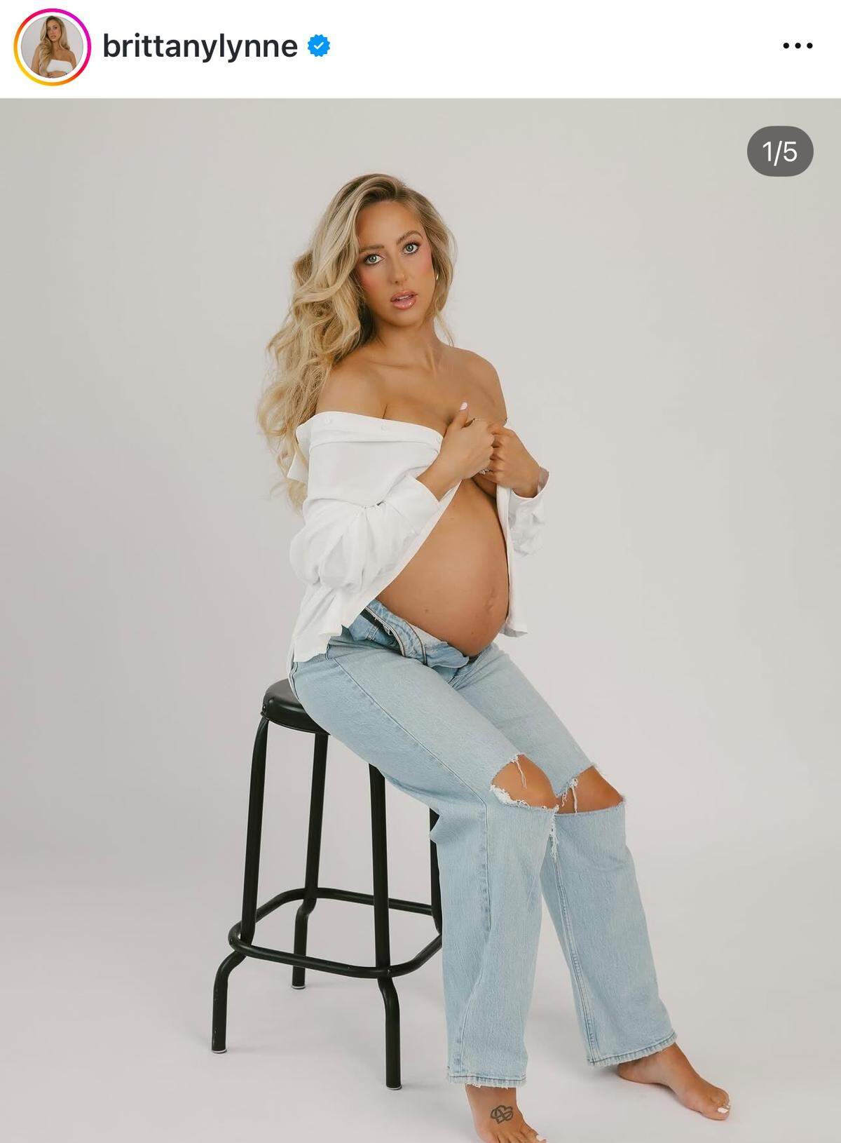 One of Brittany Mahomes’ more casual maternity styles.