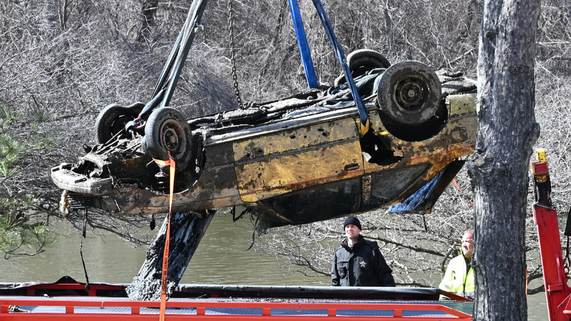 A car pulled from an Illinois river belonged to a woman missing since 1983, officials said.