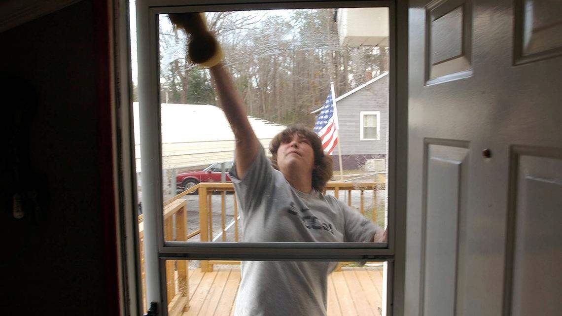 A Smarter Way to Clean Exterior Windows This Spring Without Streaks