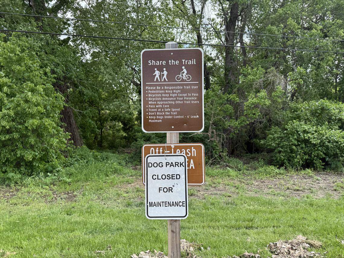 Closure notice for the dog park at Leawood City Park