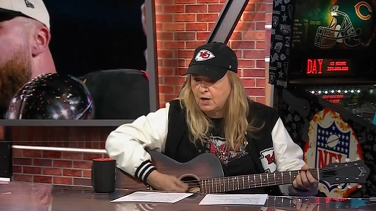 Melissa Etheridge is a big Chiefs fan.