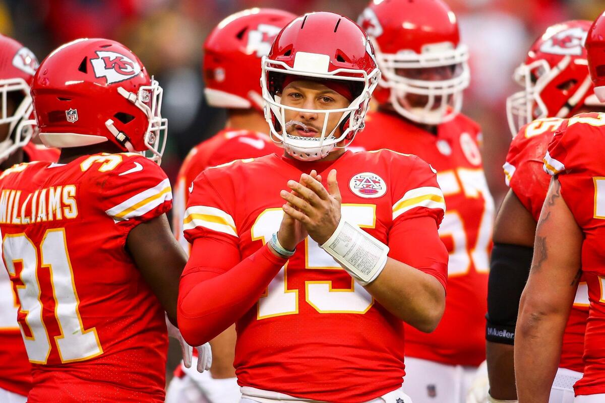 Chiefs quarterback Patrick Mahomes (15) receives a play from the sideline during the game between the Kansas City Chiefs and the Pittsburgh Steelers on December 26, 2021, at Arrowhead Stadium in Kansas City, Missouri.