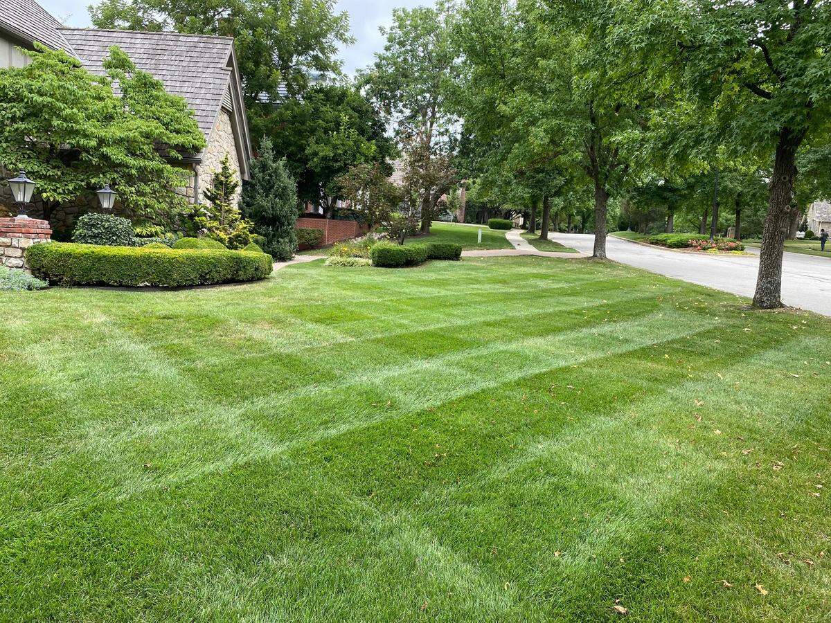 Fall fertilizing means a beautiful green lawn in the spring.