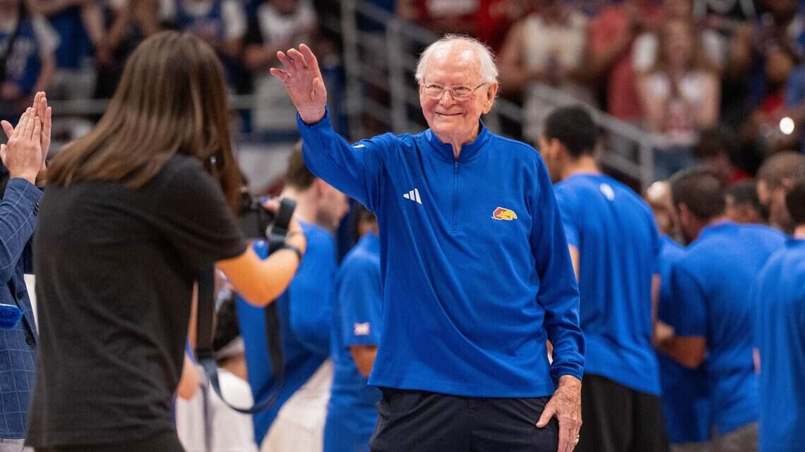 KU great Ted Owens was gracious, funny on enshrinement day at Hall of Fame in KC