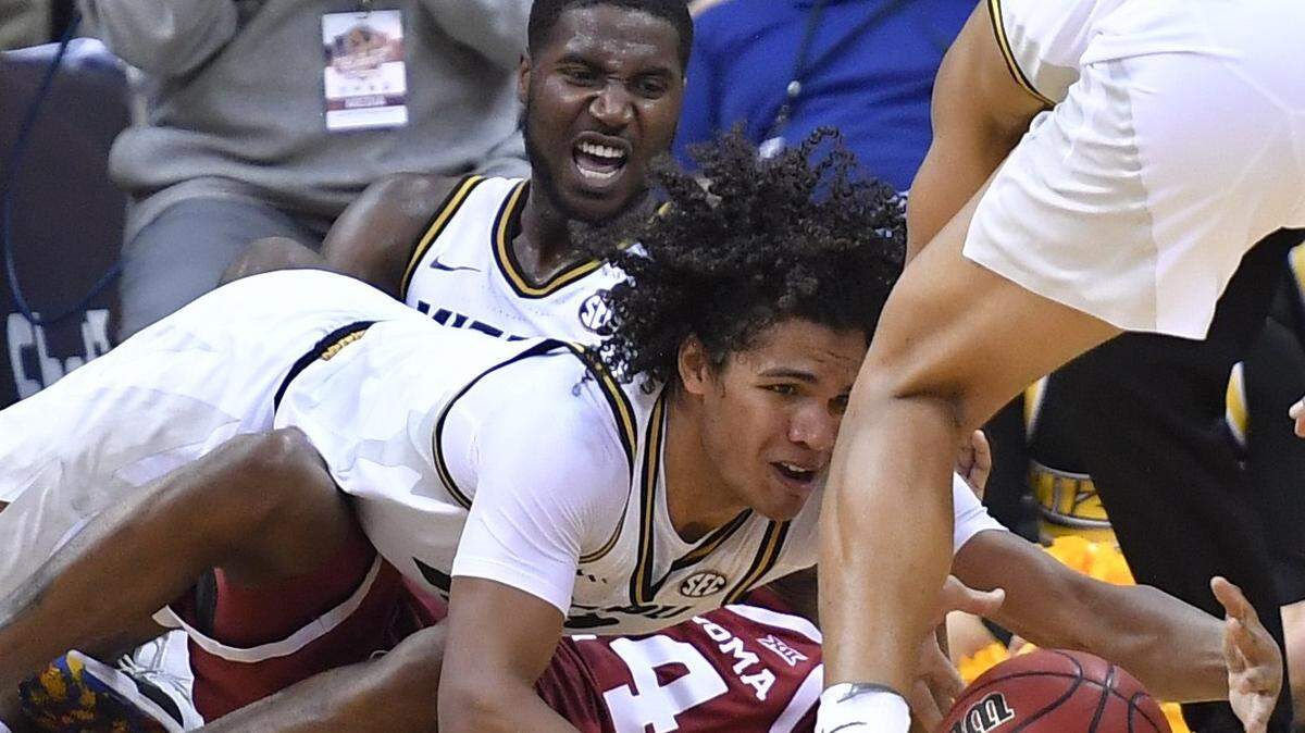 Former Mizzou teammates Jeremiah Tilmon, top, and Dru Smith are about to take part in the NBA Summer League in Las Vegas after signing contracts with Florida teams.