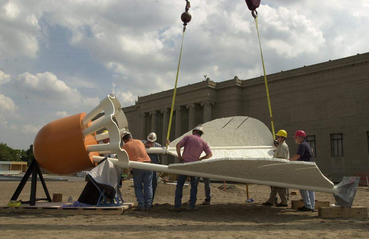 In 2002 the shuttlecocks underwent a restoration, their first since they were installed eight years earlier. Workers with the museum and Belger Cartage Service used a crane to reinstall this one on the north lawn. Each shuttlecock weighs 5,500 pounds.