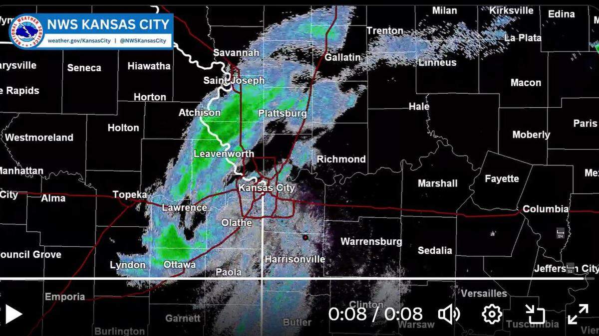 Cold rain started falling Wednesday afternoon and it is expected to spread across the Kansas City metro, according to the National Weather Service. The rain is expected to transition into snow as temperatures fall into the mid-30s in the evening.