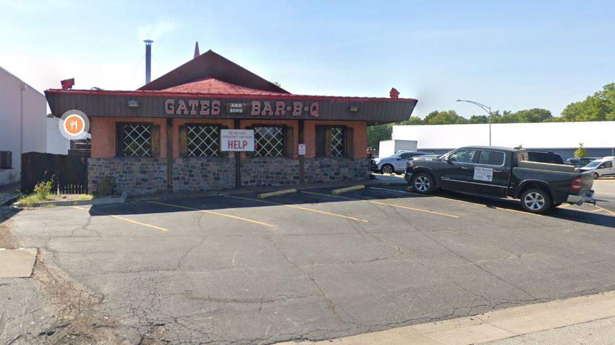 Gate’s Bar-B-Q in Leawood sustained significant smoke damage throughout the restaurant when a fire flared up in the kitchen, a fire official said. This Google Maps Street View image of the restaurant is from 2022.