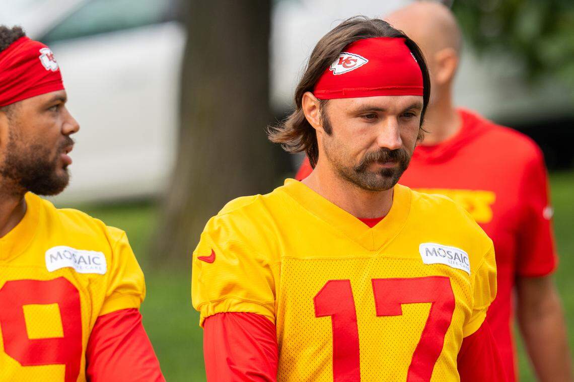 Kansas City Chiefs quarterback Gardner Minshew (17) walks towards the practice field at Chiefs Training Camp on Sunday, Aug. 3, 2025 in St. Joseph.
