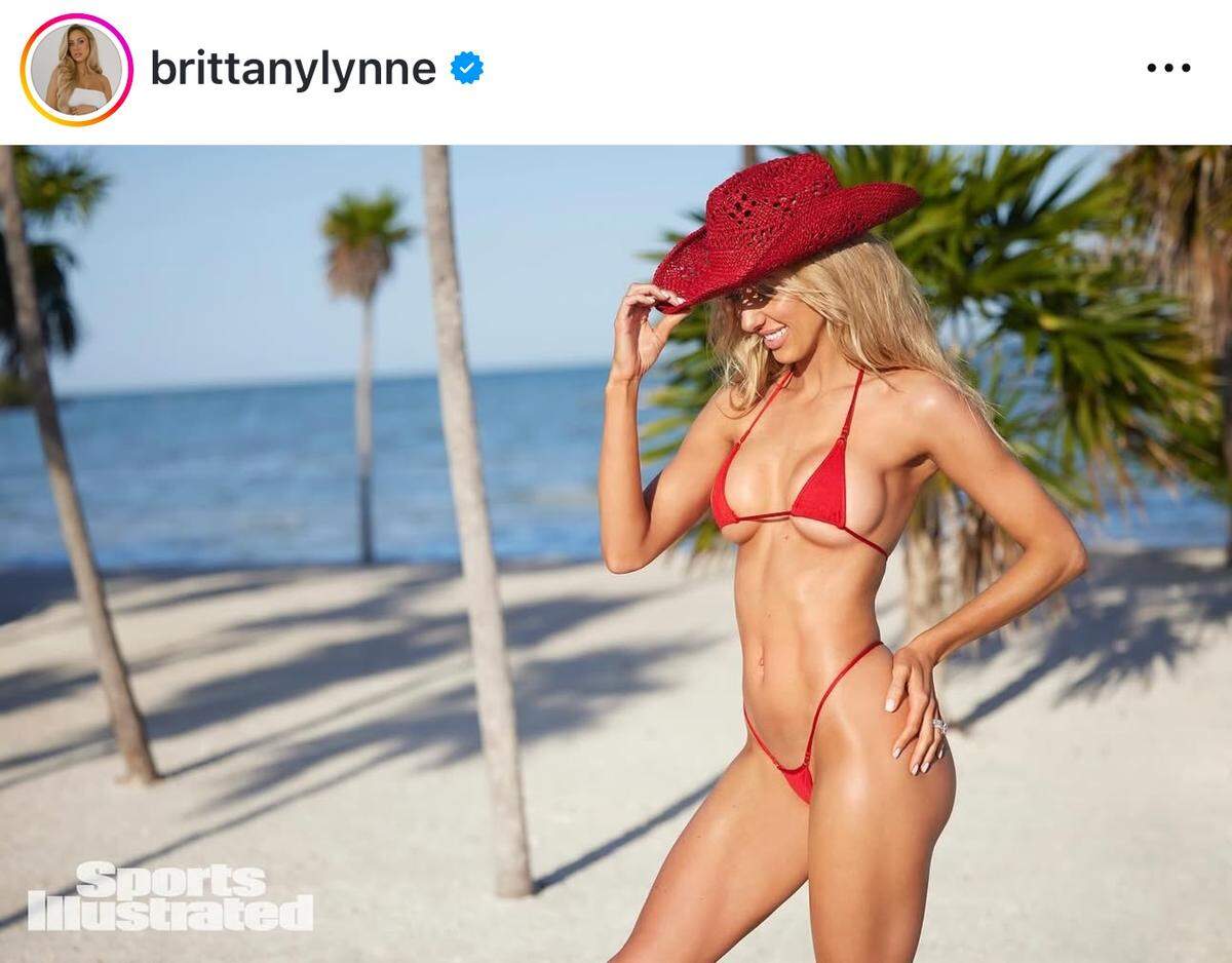 In 2024, Mahomes made her debut in the Sports Illustrated Swimsuit Issue.