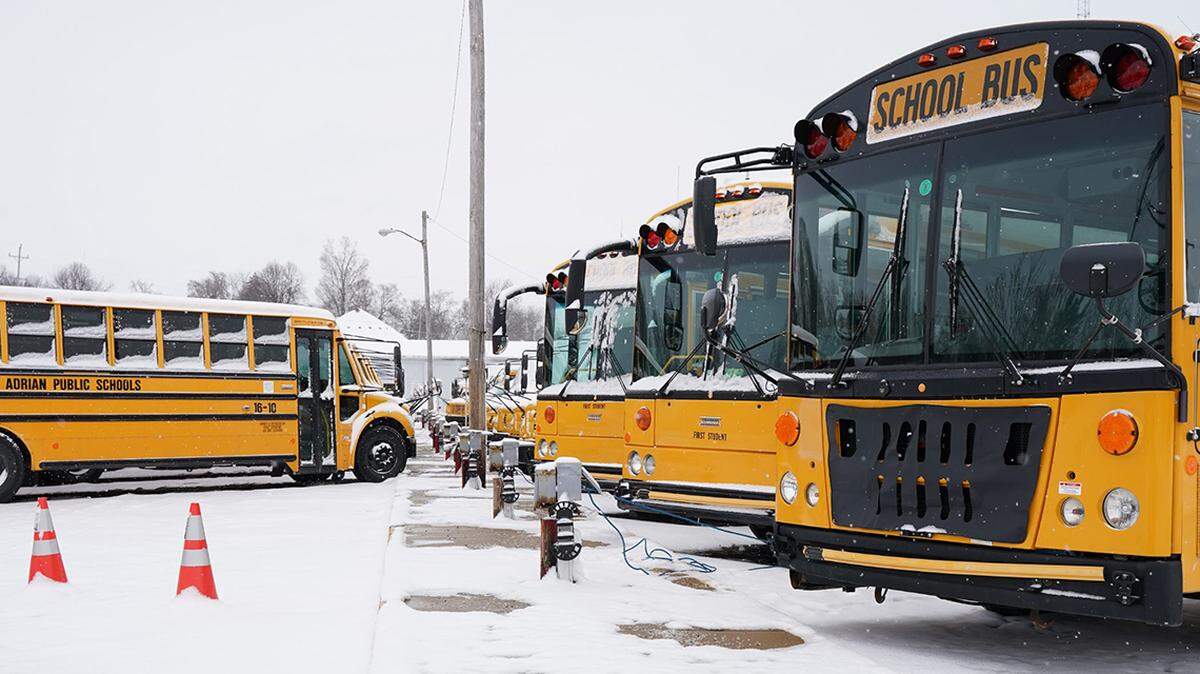 Parents use the KC Snow Day Prediction Club to prepare for snow days and discuss school decisions.