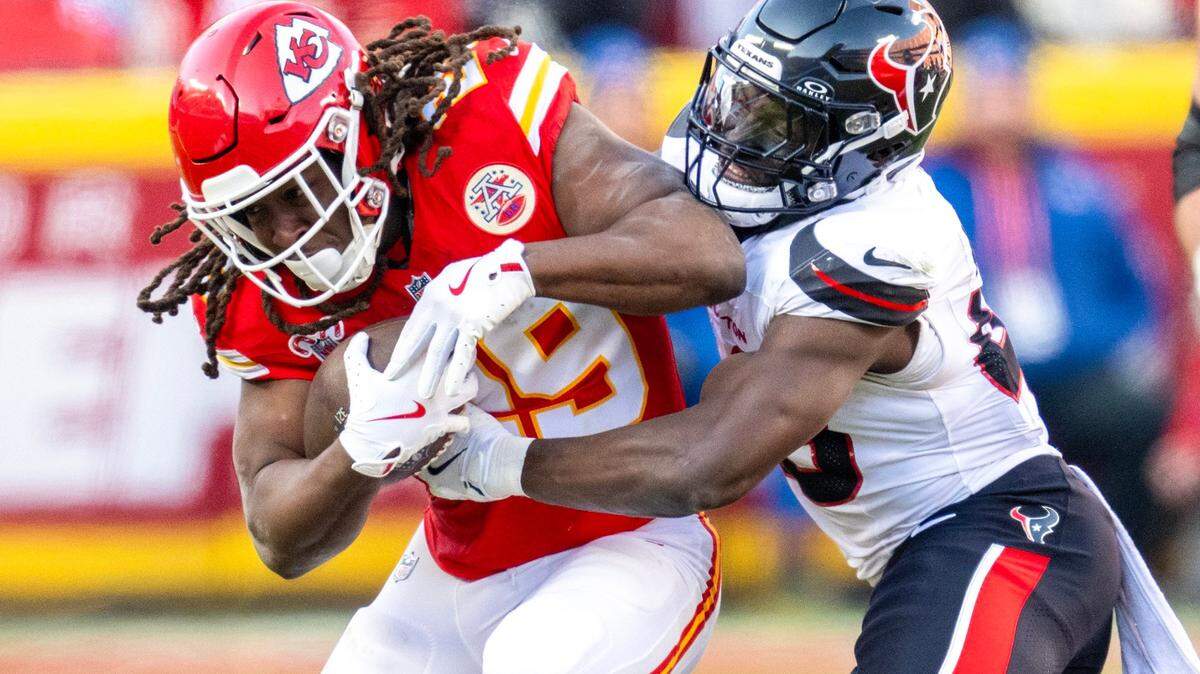 Kansas City Chiefs running back Kareem Hunt (29) runs with pressure from Houston Texans linebacker Christian Harris (48) in the second half against at GEHA Field at Arrowhead Stadium on Saturday, Dec. 21, 2024. 