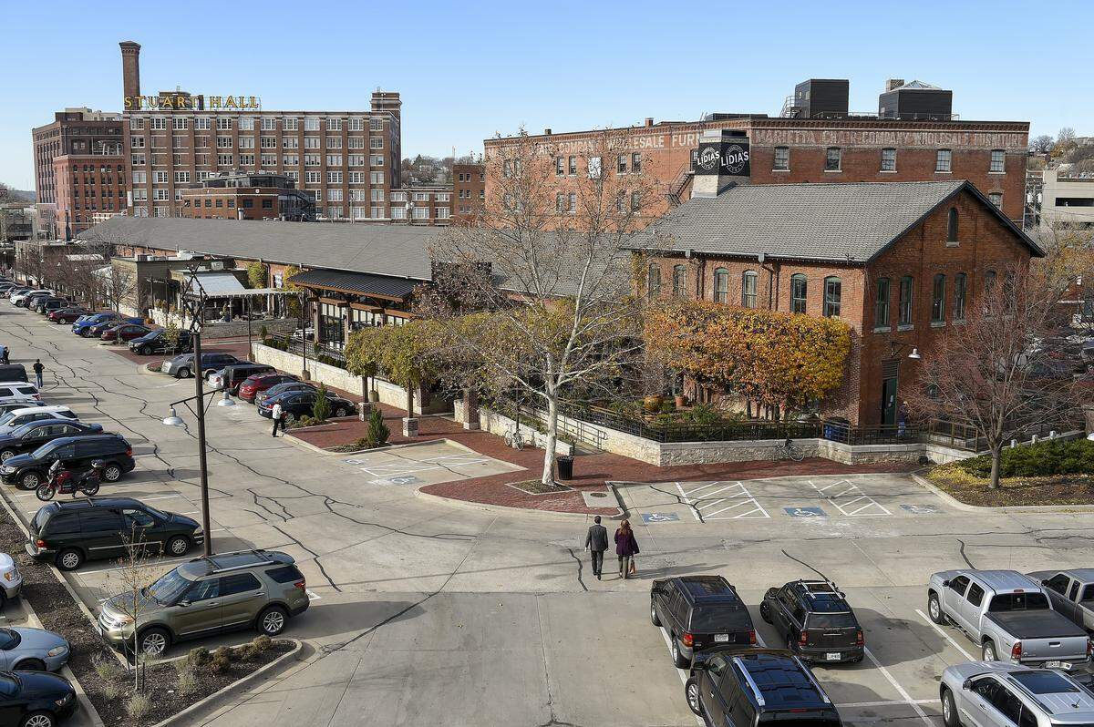A developer is proposing luxury apartments near the Freight House in Kansas City’s Crossroads Arts District. 