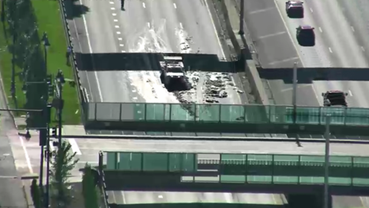 A snow plow cleared pig intestines that had spilled on Interstate 670 in downtown Kansas City Thursday morning. The Missouri Department of Transportation said a semi truck spilled its load.