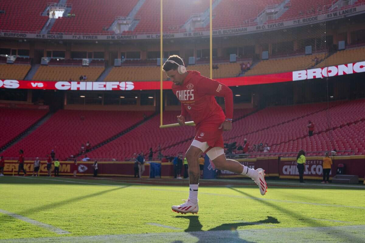 Kansas City Chiefs quarterback Patrick Mahomes (15) jogs during warmups prior to the Chiefs regular season game against the Denver Broncos, on Monday, September 14, 2026, at Arrowhead Stadium.