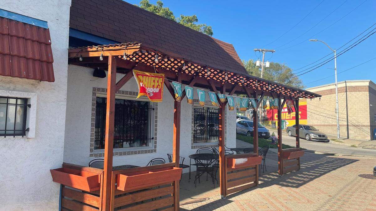 Lilly’s Cantina has relocated to the former Tenderloin Grill space at 900 Southwest Blvd., on the West Side.