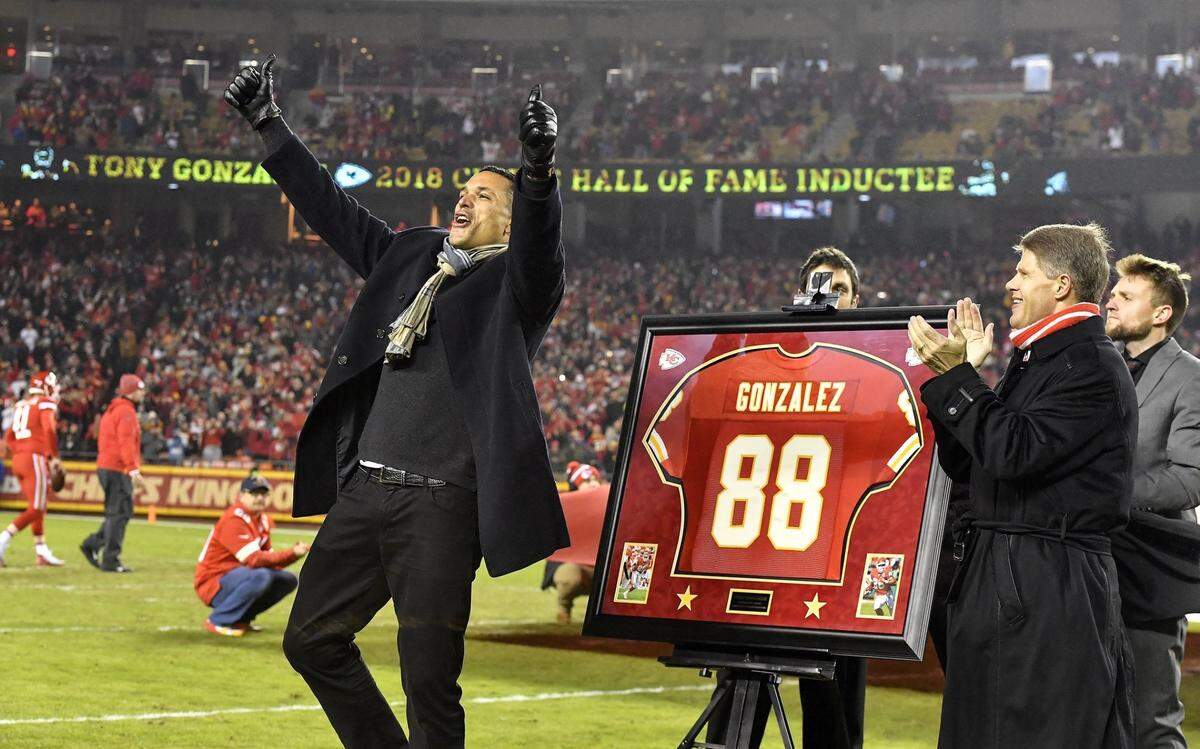 Former Kansas City Chiefs tight end Tony Gonzalez acknowledges fans after being inducted into team’s Ring of Honor during halftime of the game on December 13, 2018, against the Los Angeles Chargers at Arrowhead Stadium.