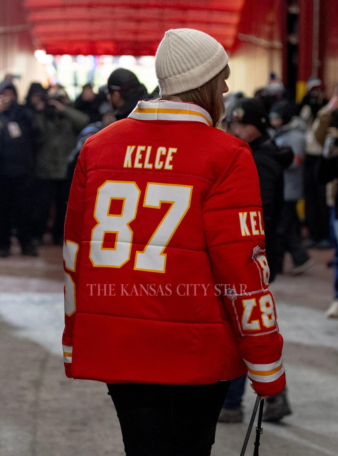 Taylor Swift wore a custom winter coat by fashion designer Kristin Juszczyk Saturday that appeared to be made out of boyfriend Travis Kelce’s jerseys.