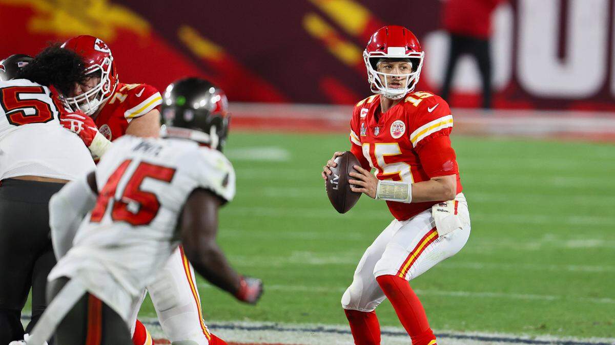 Kansas City Chiefs quarterback Patrick Mahomes (15) sits in the pocket against the Tampa Bay Buccaneers in Super Bowl LV at Raymond James Stadium on Feb. 7, 2021.