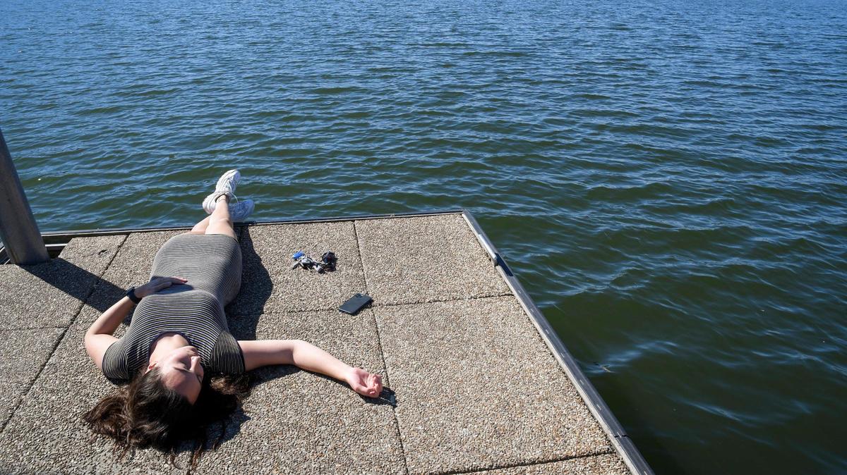 Warmer temperatures are expected in Kansas City this weekend, with a high of near 80 degrees on Sunday.