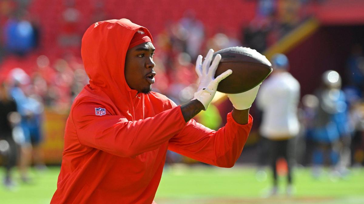 Kansas City Chiefs wide receiver Rashee Rice (4) warmsup before the Kansas City Chiefs faced the Los Angeles Chargers on Sunday, Oct. 22, 2023, at GEHA Field at Arrowhead Stadium.