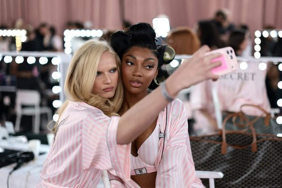 Reese and Alex Consani grabbed photos backstage during the show.