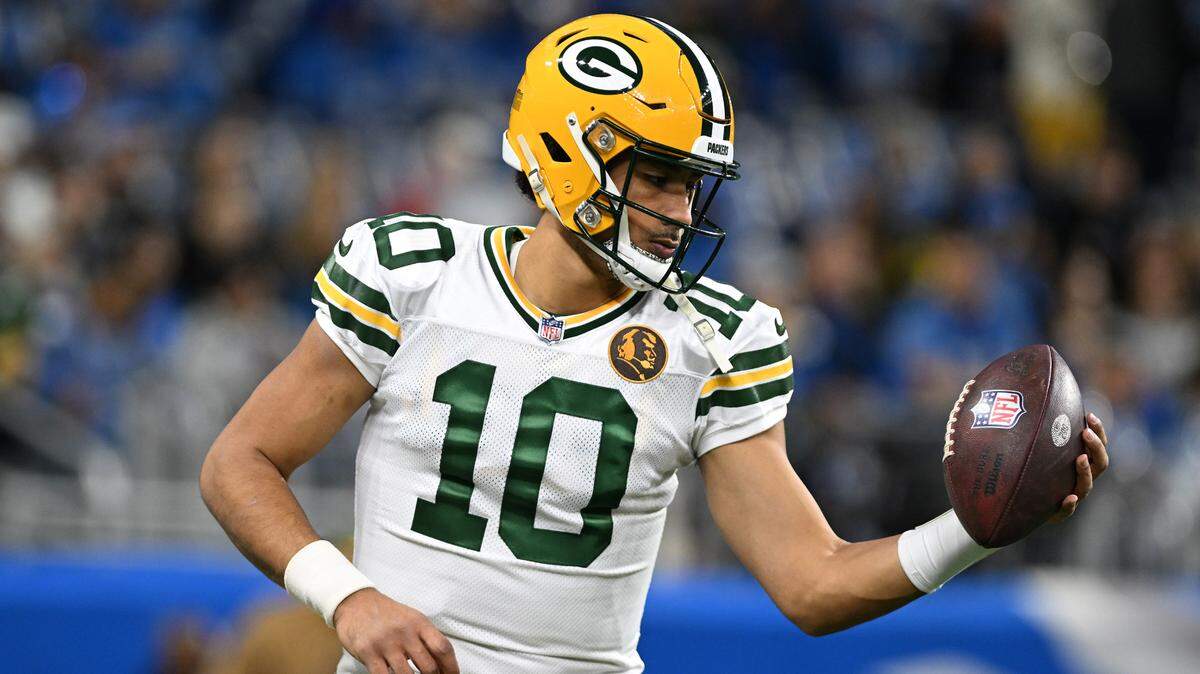 Green Bay Packers quarterback Jordan Love warmed up before their game against the Detroit Lions at Ford Field.