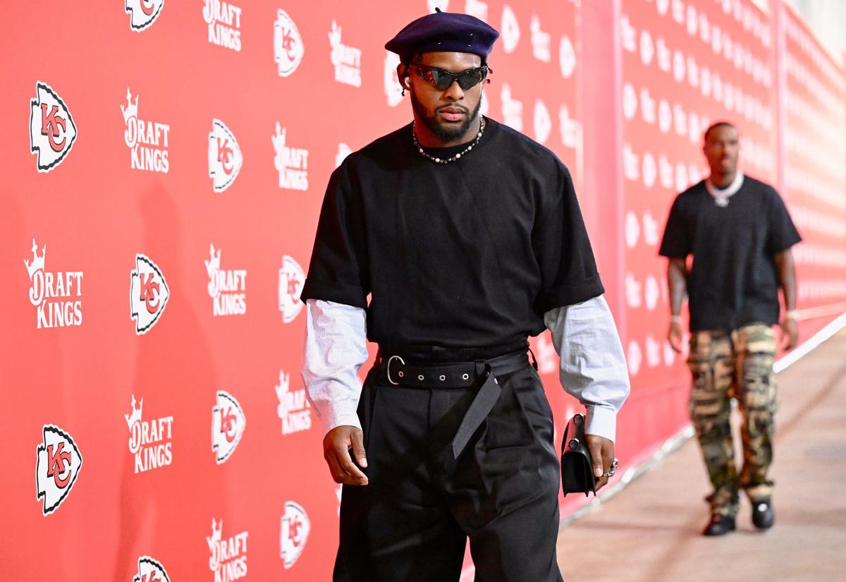 Wide receiver JuJu Smith-Schuster wore a skirt to the Super Bowl the last time the Chiefs played the Eagles.