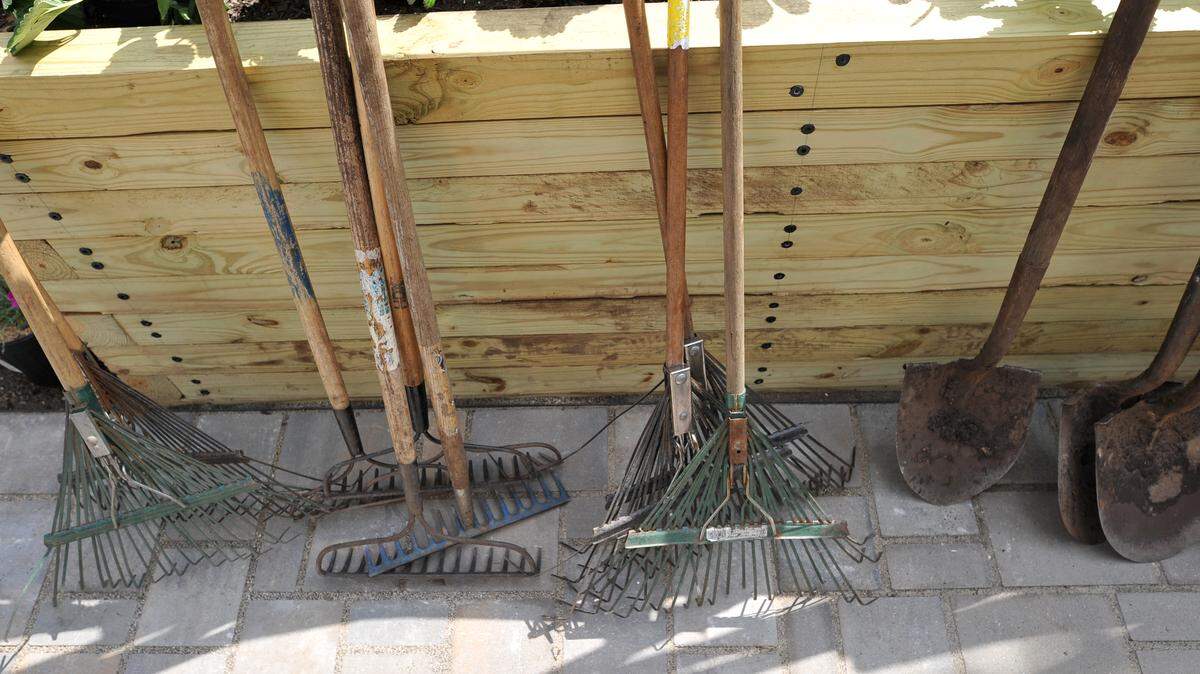 Reclaim your weekends with nine time-saving yard tools—from self-propelled mowers to smart sprinkler controllers—that cut effort and speed up spring maintenance.