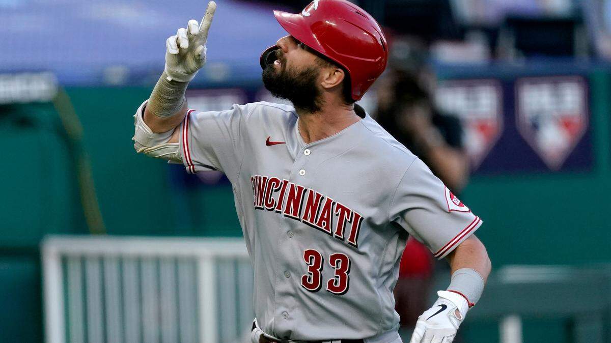 Cincinnati Reds’ Jesse Winker celebrates after hitting a two-run home run against the Kansas City Royals during the third inning of the second game of baseball doubleheader Wednesday, Aug. 19, 2020, in Kansas City, Mo. (AP Photo/Charlie Riedel)