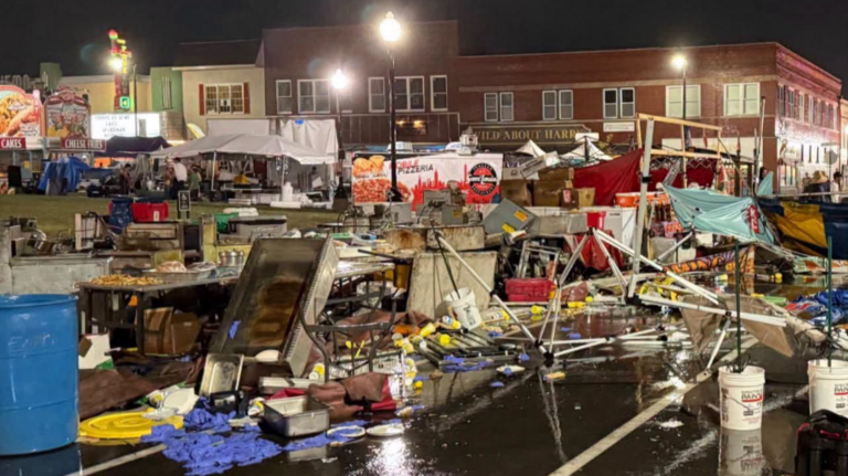 KC storm leaves thousands powerless, tears roof, cancels portion of SantaCaliGon