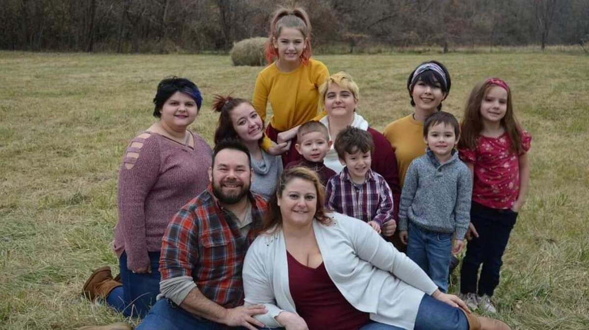 The family of Shell Campbell and Roman Yslas poses for a photo together. Yslas was fatally shot on Dec. 21, 2021.