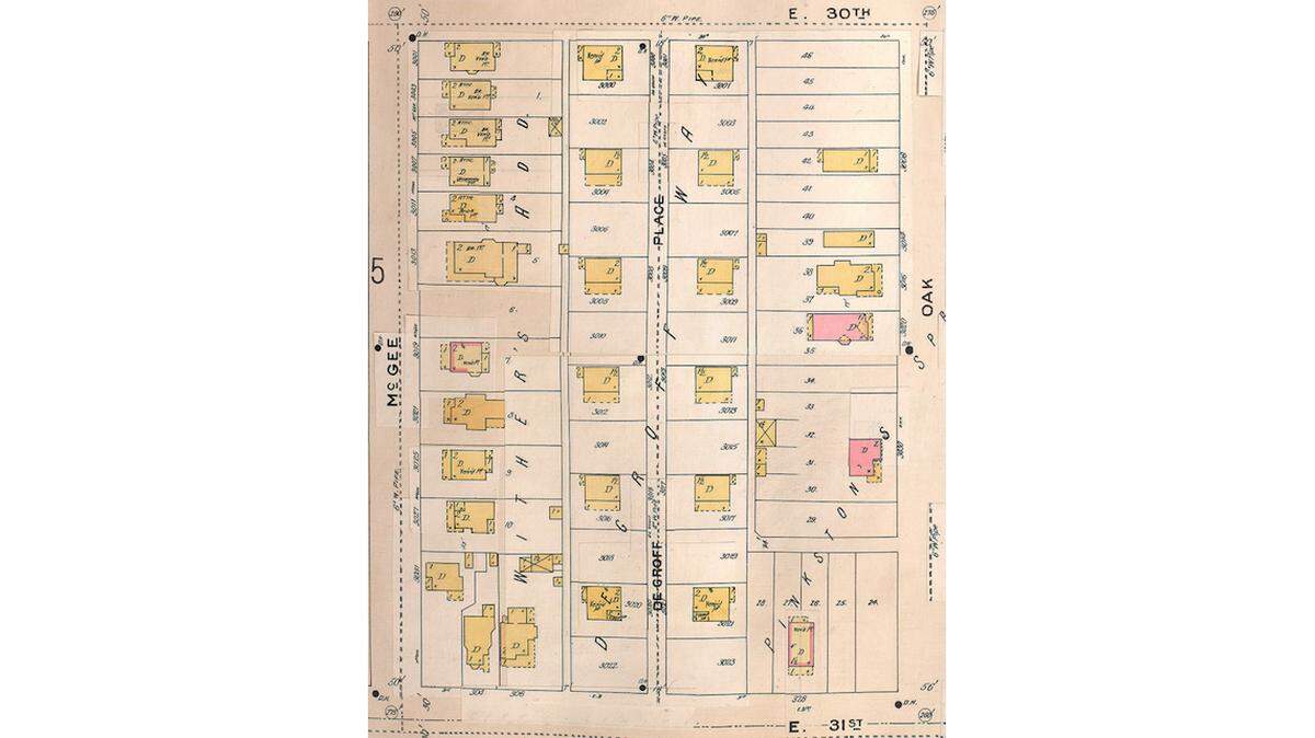Sanborn map (1896-1907) showing open lots between the south-facing houses on DeGroff Way.