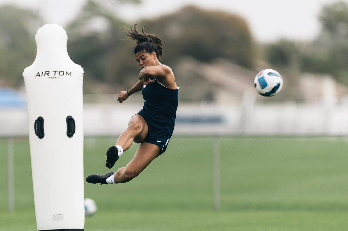 Ewa Beach, Hawaii native and University of Oregon product Chardonnay Curran was the KC Current’s second pick in the 2022 NWSL Draft.