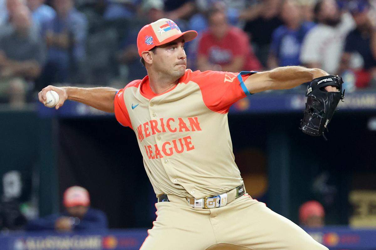 American League pitcher Seth Lugo of the Kansas City Royals (67) pitches in the seventh inning during the 2024 MLB All-Star game at Globe Life Field on July 16, 2024.