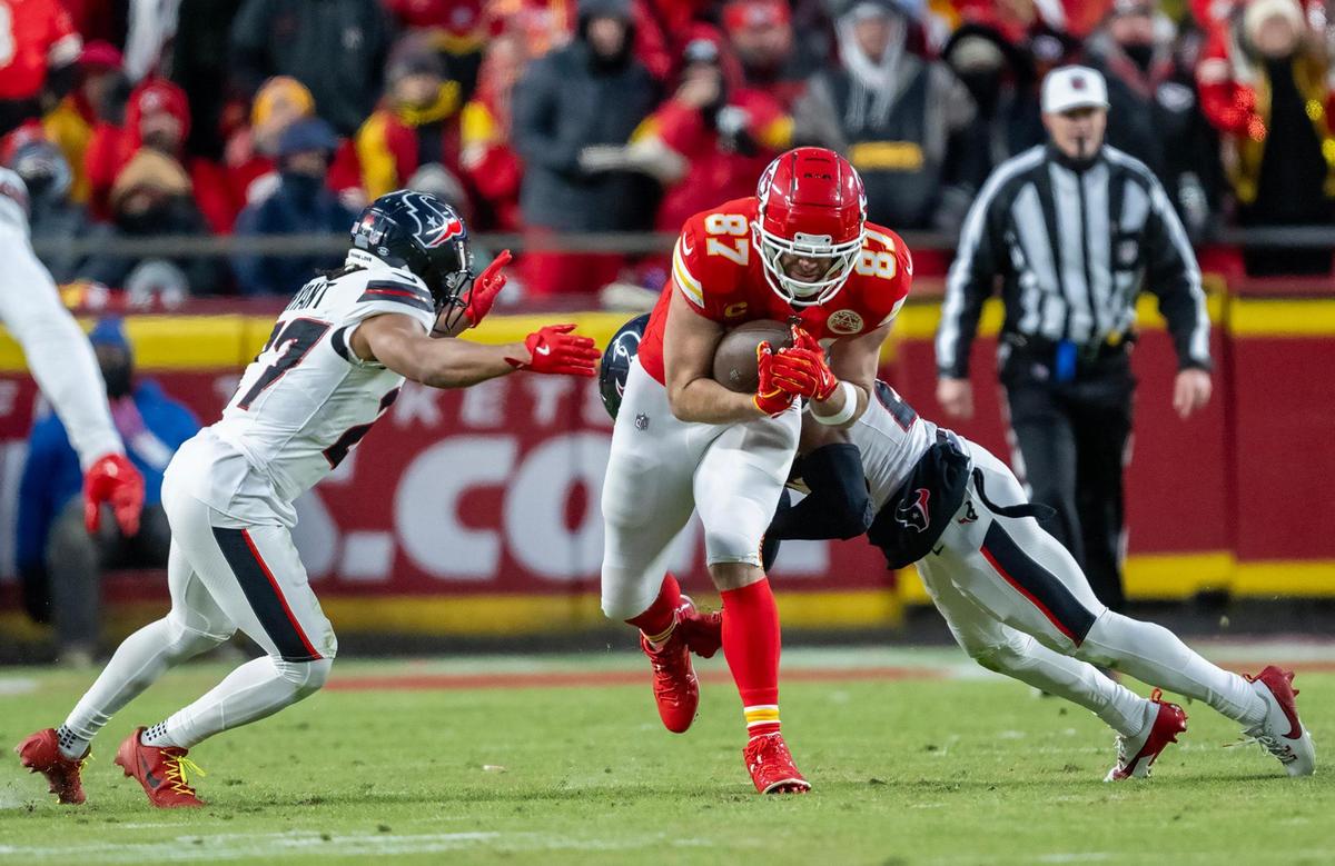 Houston Texans safety Eric Murray (23) tries to stop Kansas City Chiefs tight end Travis Kelce (87) who ran the ball in the second half of the AFC Divisional Round playoff game on Saturday, Jan. 18, 2025, at GEHA Field at Arrowhead Stadium. The Chiefs defeated the Texans 23-14.